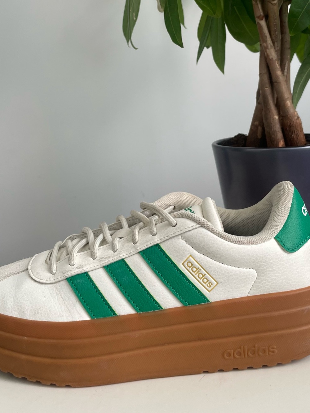 Women Size 8 adidas VL Court Bold
Core White Court Green Gold Metallic Boy 6.5